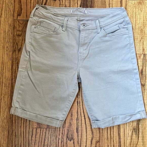 EUC Levi’s Strauss Jean Shorts Women’s Size 12 - Picture 1 of 14